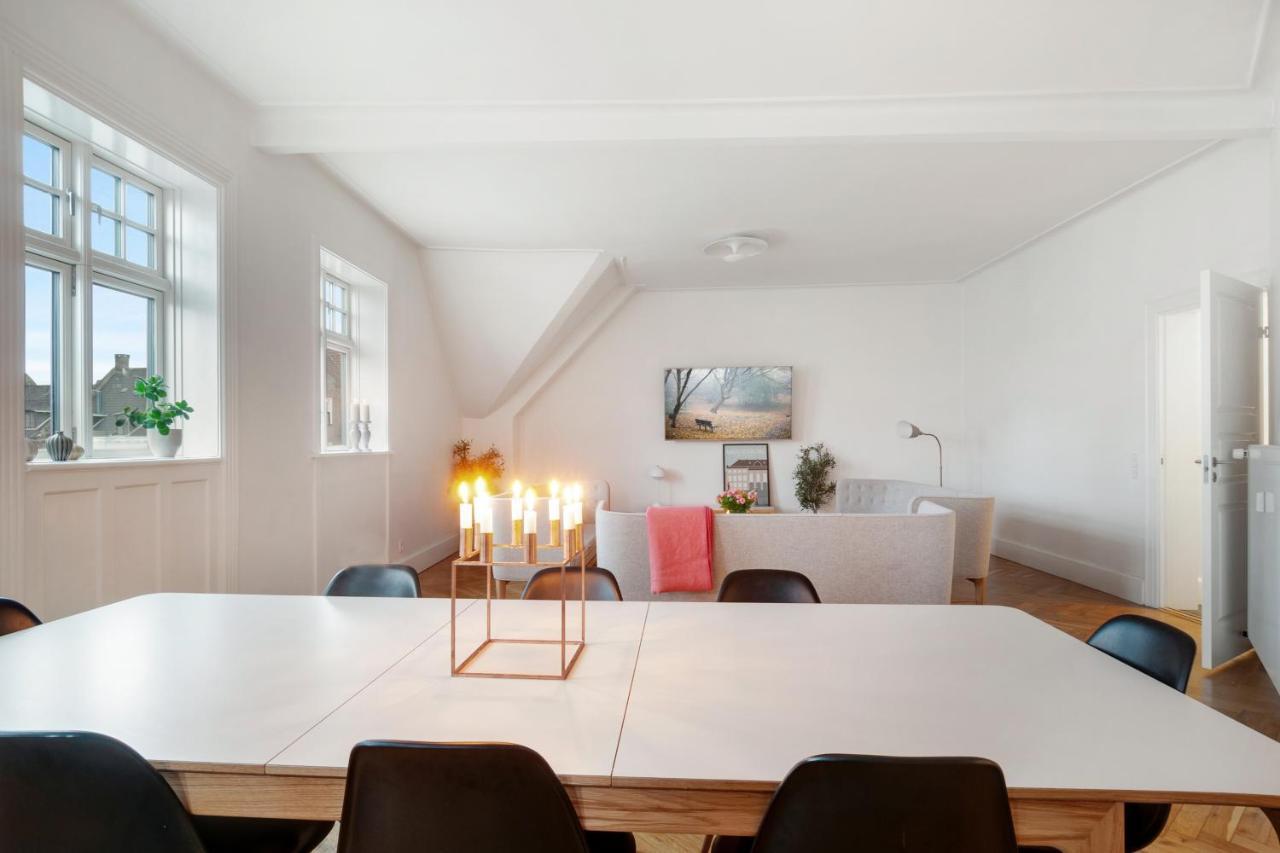 Apartment 250 Sqm Smack Bang In The Center Of *
