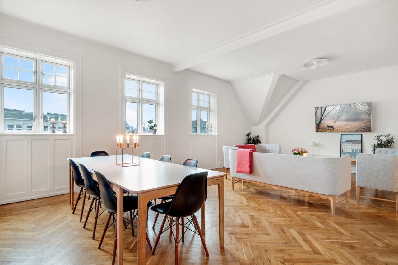 Apartment 250 Sqm Smack Bang In The Center Of