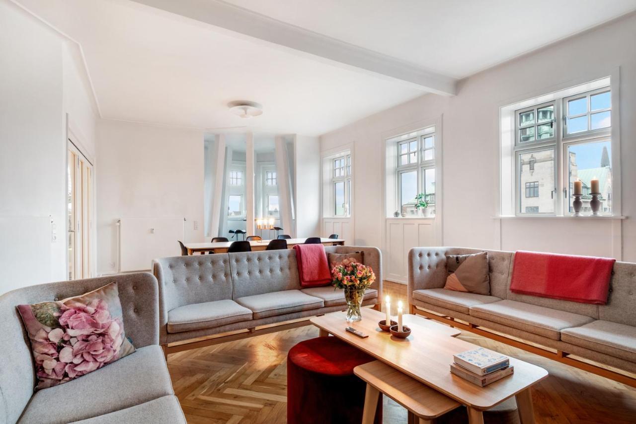 Apartment 250 Sqm Smack Bang In The Center Of *